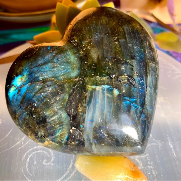 Large Puffy Labradorite Heart - Picture 3 of 9